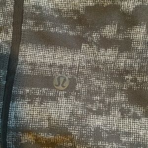 Lululemon men’s pace breaker liner shorts. medium